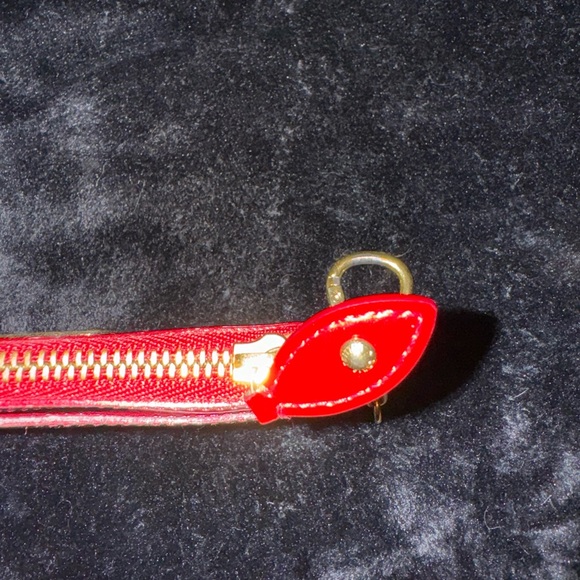 Authentic Louis Vuitton red vernis key cles - Picture 6 of 10